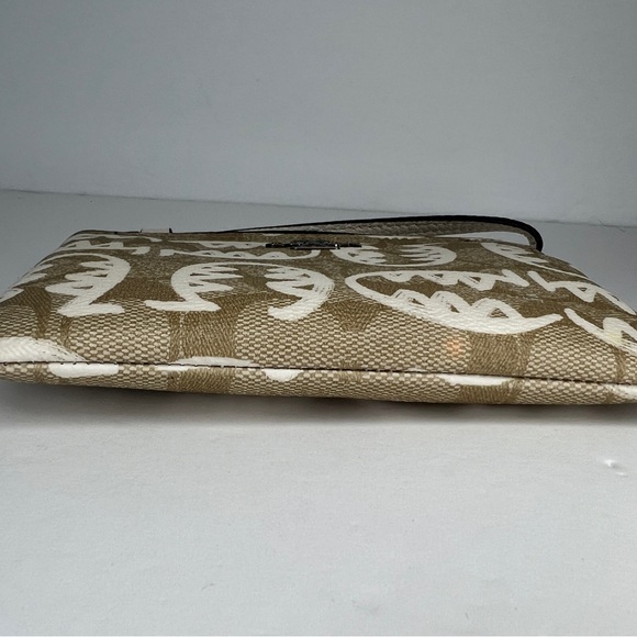 NWT COACH Corner Zip Wristlet Signature Canvas Rexy by Guang Yu Lt Khaki/Chalk - Picture 5 of 13